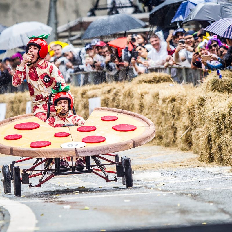 Red Bull lança corrida maluca com carros sem motor em São Paulo